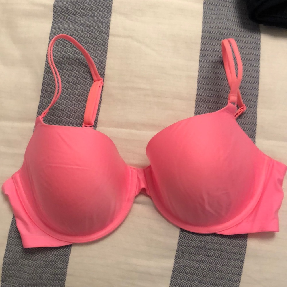 Victoria’s Secret bra in great condition!